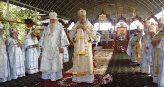На Буковине тысячи верующих отметили престольный праздник Свято-Аннинского монастыря УПЦ